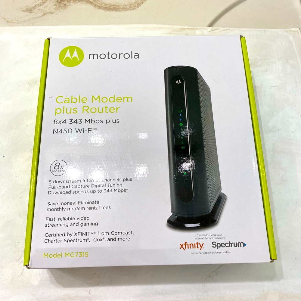 Motorola cable modem plus router 8x4 343 Mbps plus N450 Wi-Fi New in box